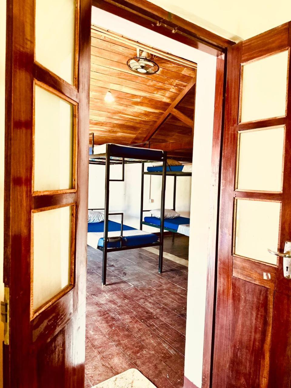 Happy Bunk Hostel Weligama Exterior photo