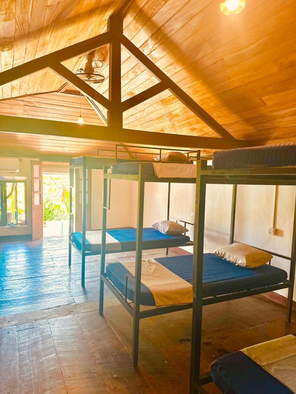 Happy Bunk Hostel Weligama Exterior photo