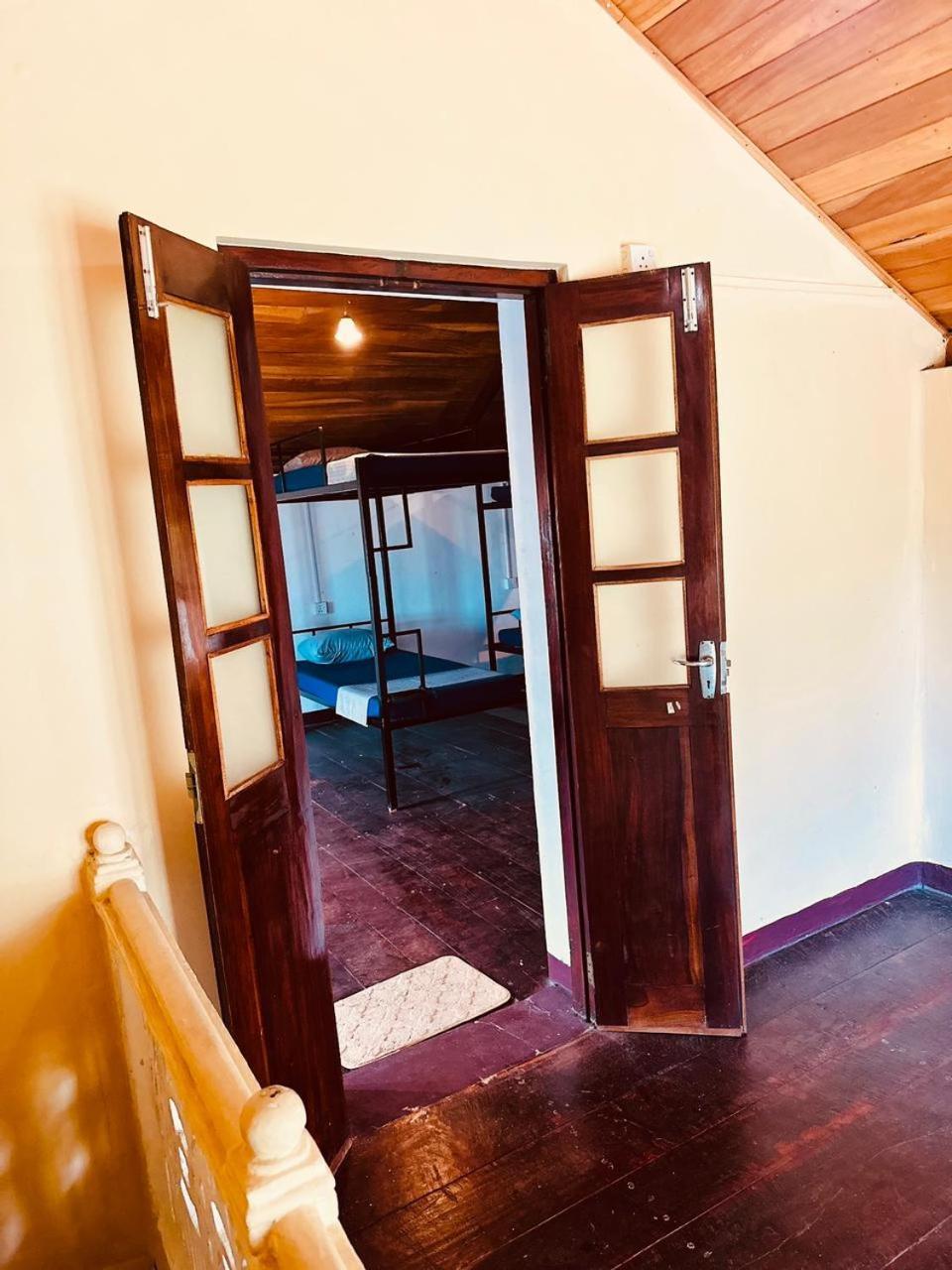 Happy Bunk Hostel Weligama Exterior photo